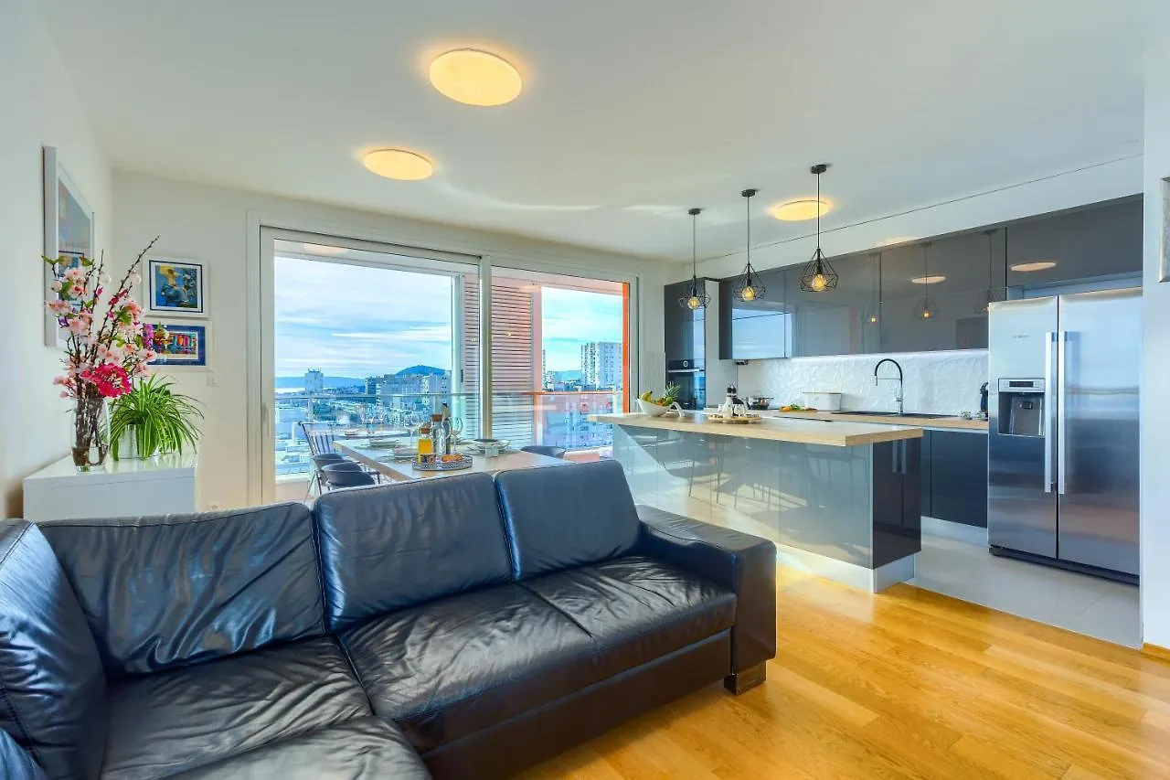 Sea Smile Apartment With Garage Parking Split
