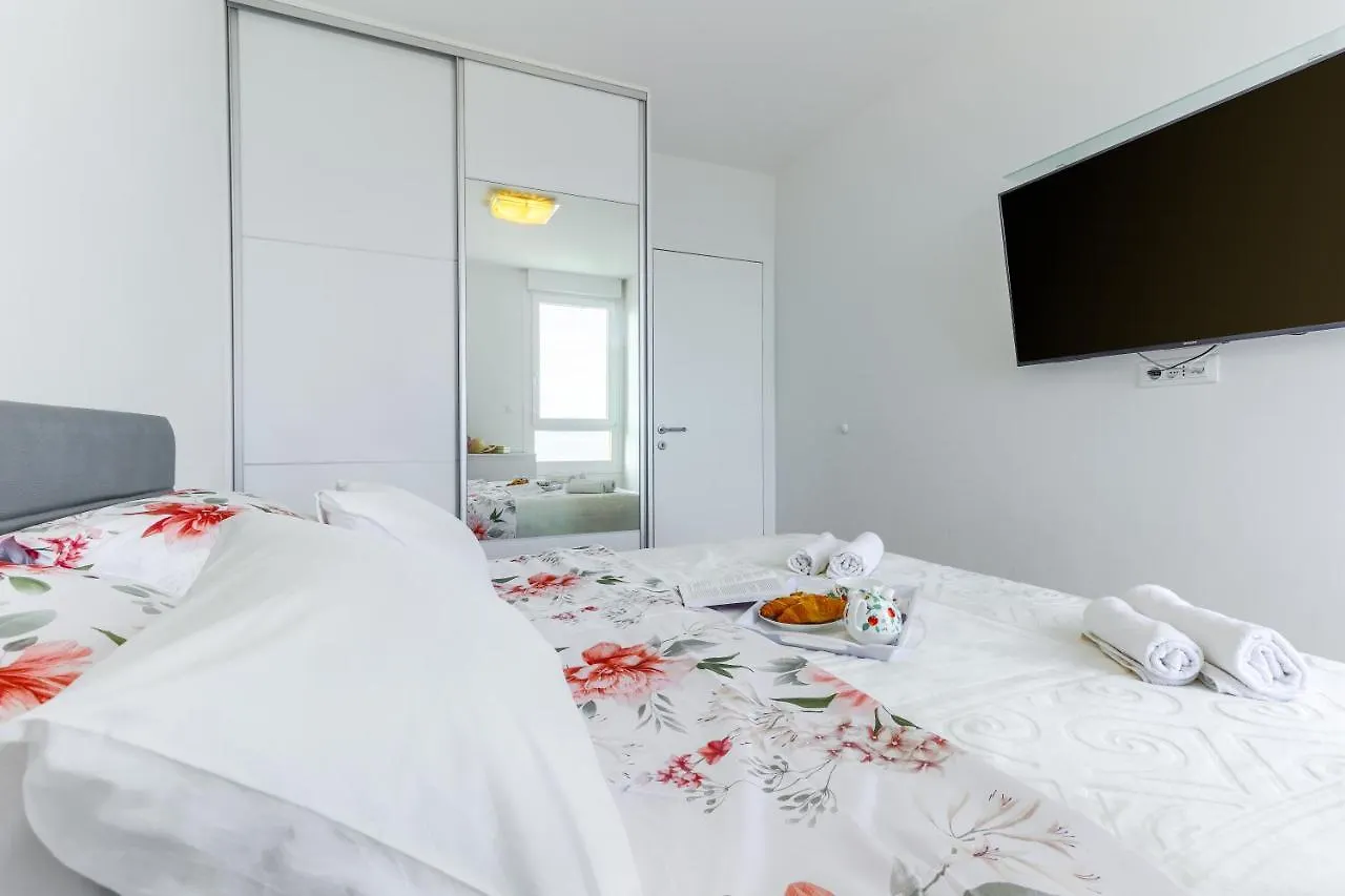 Sea Smile Apartment With Garage Parking Split