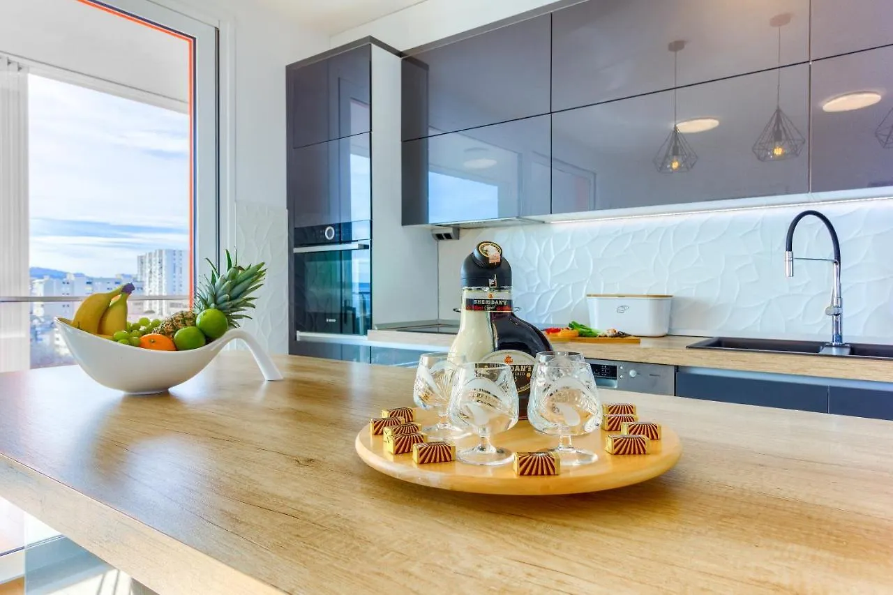 Sea Smile Apartment With Garage Parking
